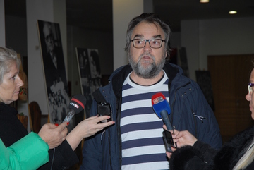 IZLOŽBA „VEK I PO SRPSKE ŠKOLE GLUME“ OTVORENA NA EKONOMSKOM FAKULTETU U ISTOČNOM SARAJEVU